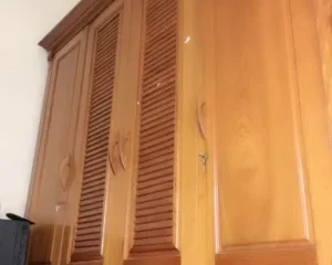 Bé Min cứ muốn khoe con hàu mọng nước với các anh thôi