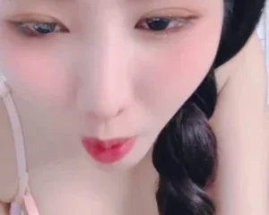 Còn gì để chê với bé này nữa ae =)) mịn quá trời