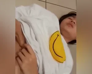 Đôi bạn học cấp 3 làm tình ngay dưới sàn nhà | VIET69