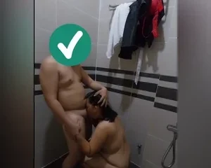 Đưa chị đồng nghiệp đi thăm ck ốm , 2vkck cãi lộn ,thế là chị cho mình đụ cho bó tức | VIET69