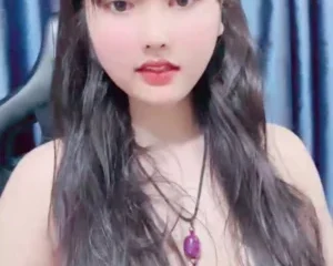 Hà 2k5 đại học Công Nghiệp, tối về live app thêm kiếm chút tiền ăn học