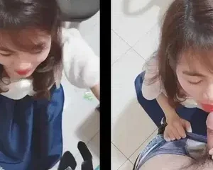 Em nhân viên văn phòng tranh thủ buổi trưa bên anh