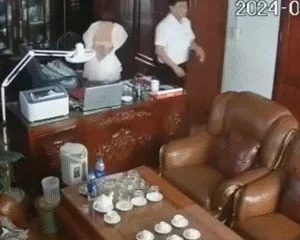 Clip lãnh đạo trường THPT ở Ninh Bình quấy rối 27 cô gái